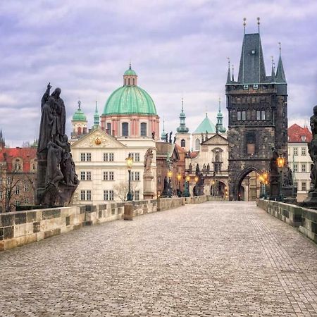 Quiet Apartment With Balcony Charles Bridge Prag Exteriör bild