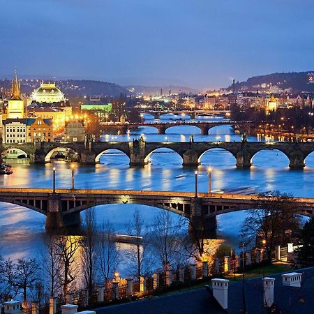 Quiet Apartment With Balcony Charles Bridge Prag Exteriör bild