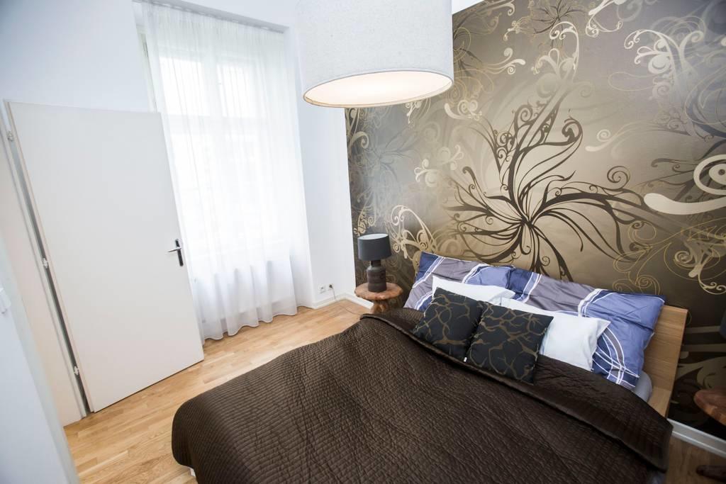 Quiet Apartment With Balcony Charles Bridge Prag Exteriör bild