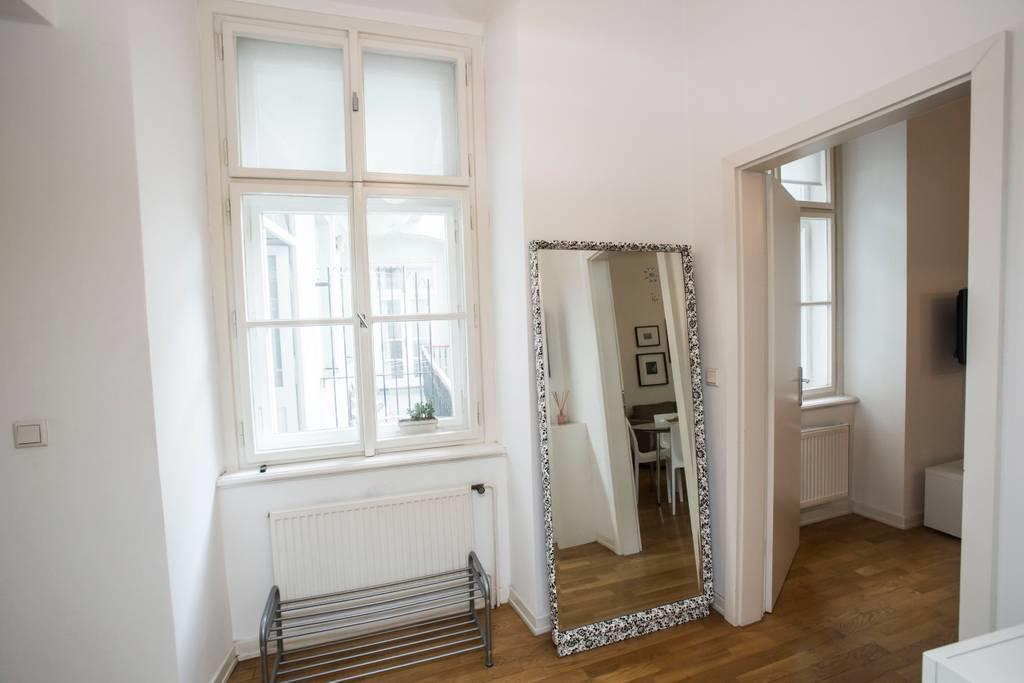Quiet Apartment With Balcony Charles Bridge Prag Exteriör bild