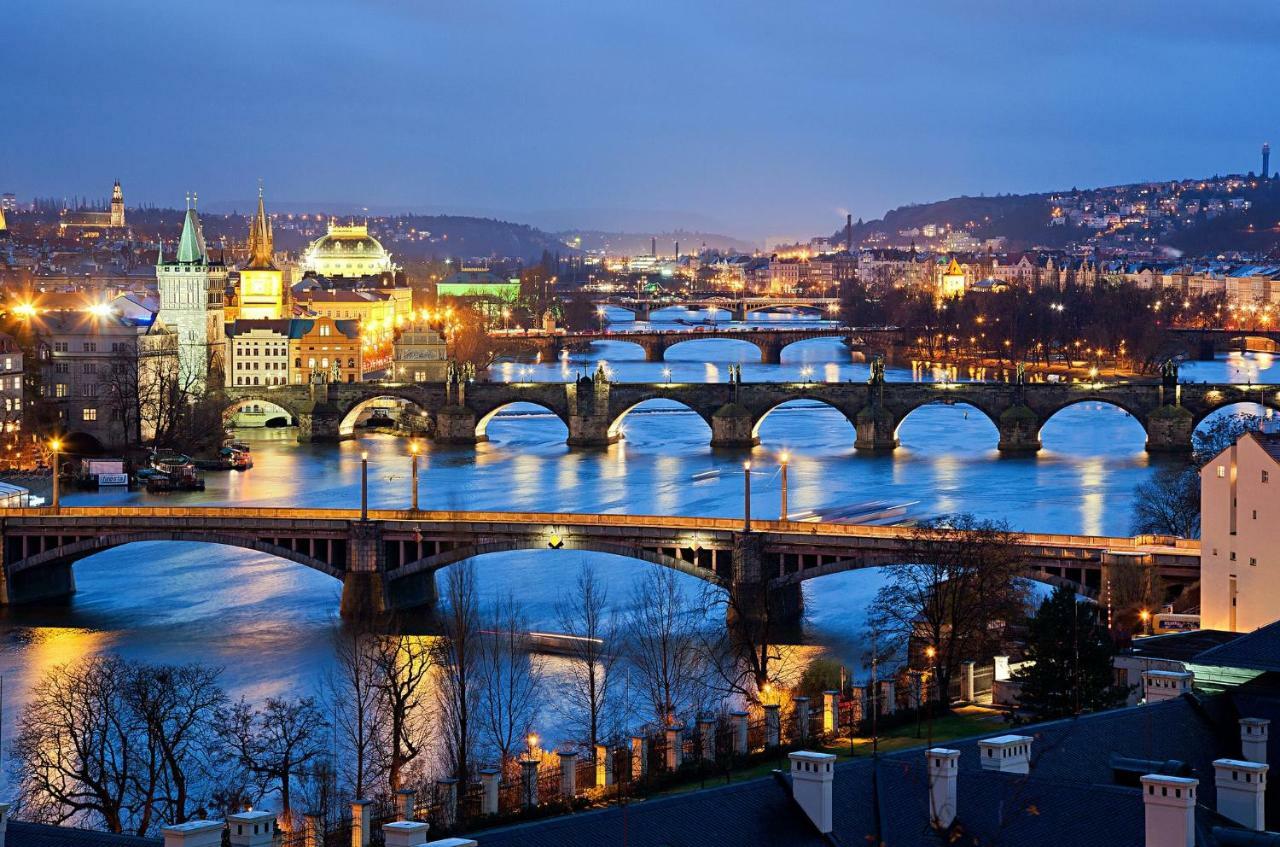 Quiet Apartment With Balcony Charles Bridge Prag Exteriör bild